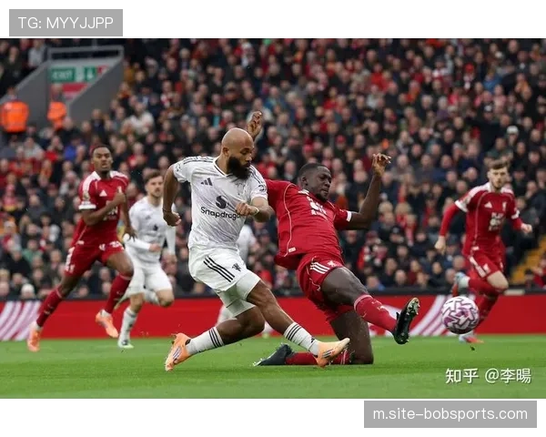 破局之道：利物浦如何应对英超对手长传猛攻成关键考验