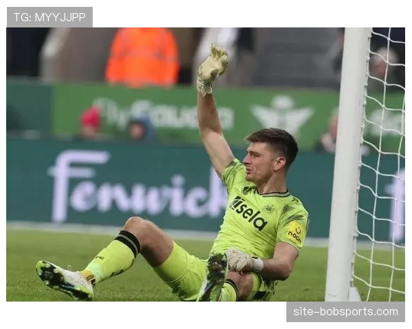 伯恩茅斯门将杜布拉夫卡61次门球直接踢到对手半场